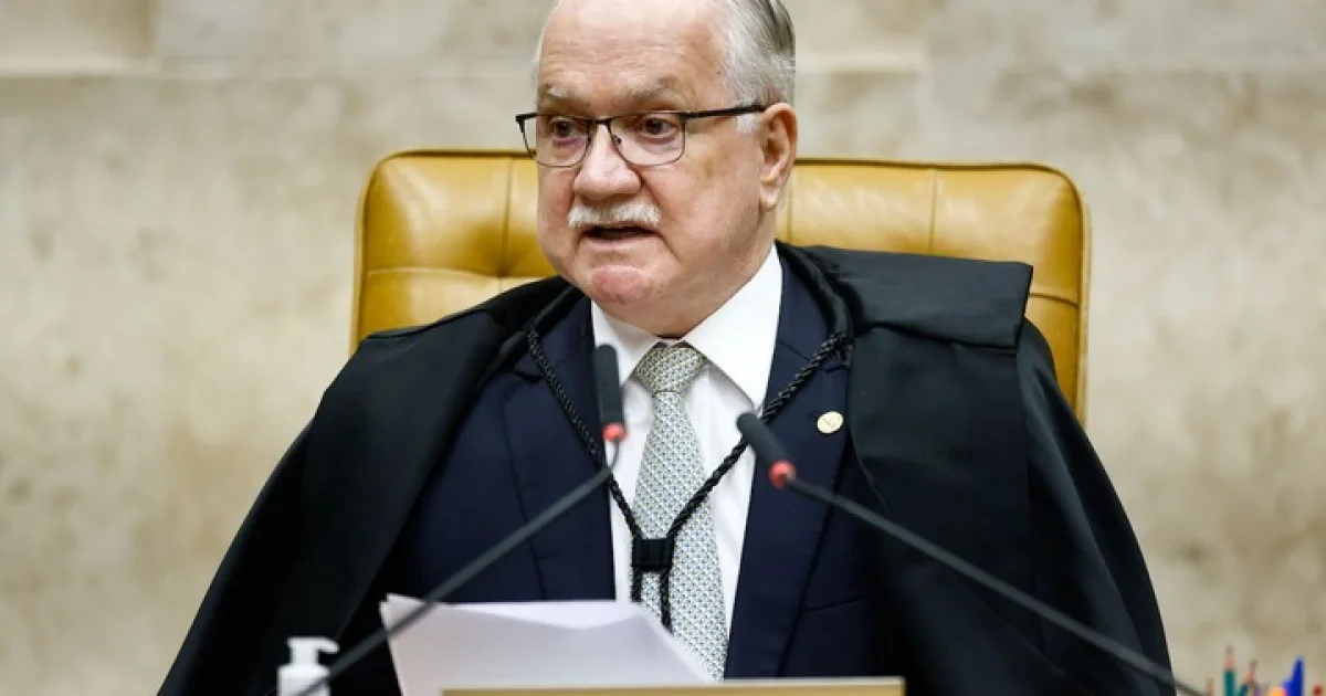 Fachin dá 72 horas para Mendonça responder a pedido da AGU sobre afastamento de diretor da PF