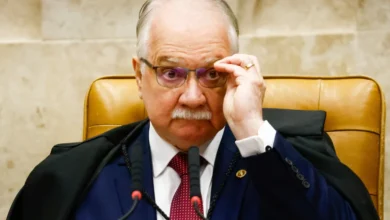 Fachin determina manifestações sobre acusações envolvendo Moraes e Mendonça