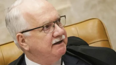 Fachin é aconselhado a puxar para si relatoria da apuração contra Moraes