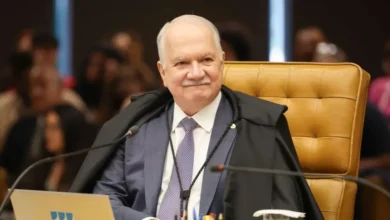 Fachin suspende decisões de Mendonça e Dino e assume condução de impasse no STF