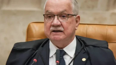 Fachin tira acusações de Moraes contra Mendonça do inquérito das Fake News