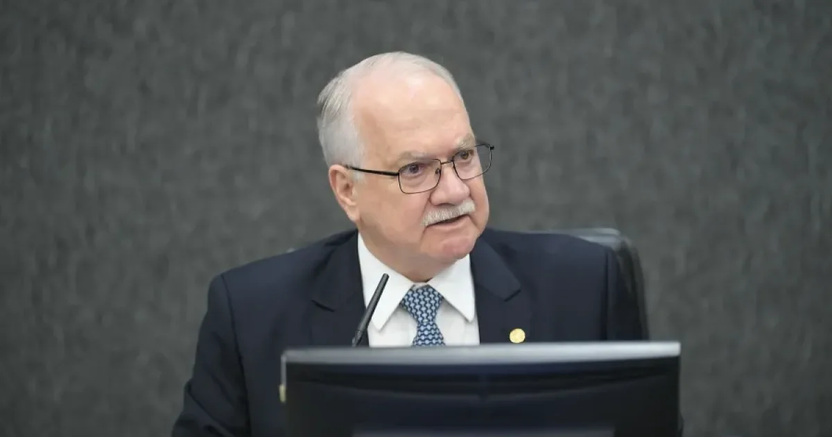 Fachin toma posição em meio à crise entre ministros e anúncio chama atenção