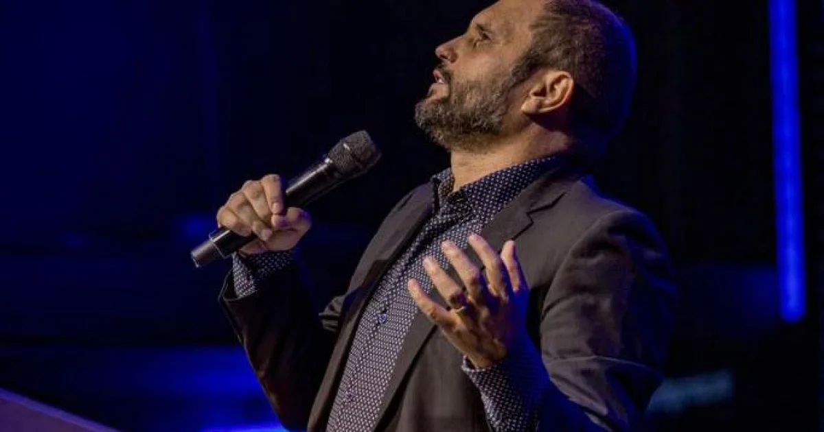 Fala de bispo da igreja frequentada por Flávio Bolsonaro provoca repercussão
