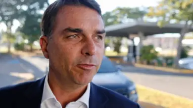 Flávio Bolsonaro ataca Lula após decisão sobre as apostas e dispara novas acusações
