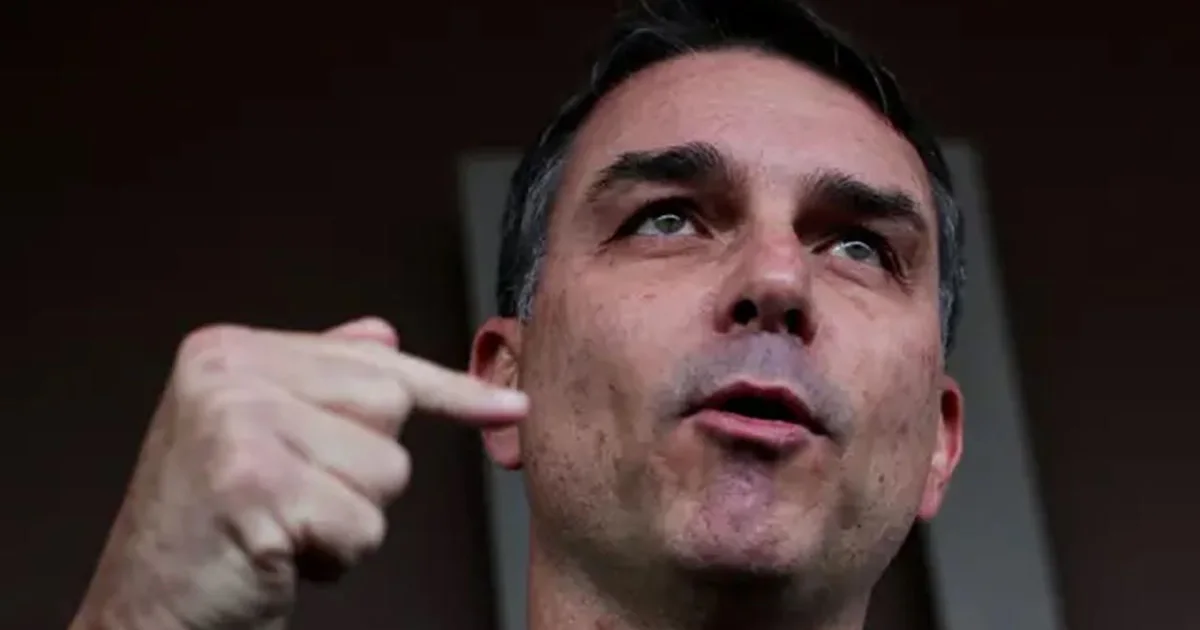 Flávio Bolsonaro bate o martelo, confirma ida á debate da Globo, e manda recado direto para Lula