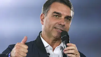 Flávio Bolsonaro e emenda de quase R$ 200 mil entram no radar de investigação da PF