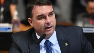 Flávio Bolsonaro eleva o tom e faz denúncia envolvendo STF e Senado