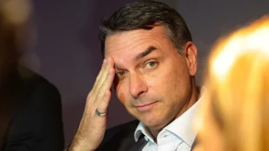 Flávio Bolsonaro fala sobre o Ministério da Saúde e movimenta cenário eleitoral