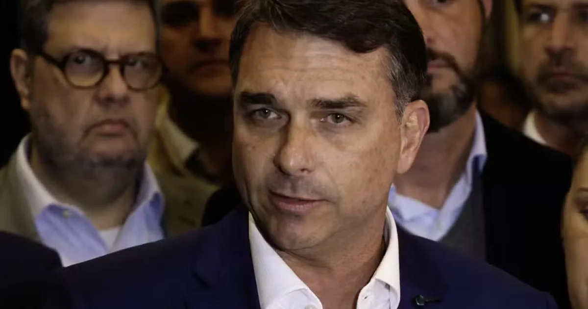 Flávio Bolsonaro faz acusação sobre possível articulação envolvendo Moraes e Alcolumbre