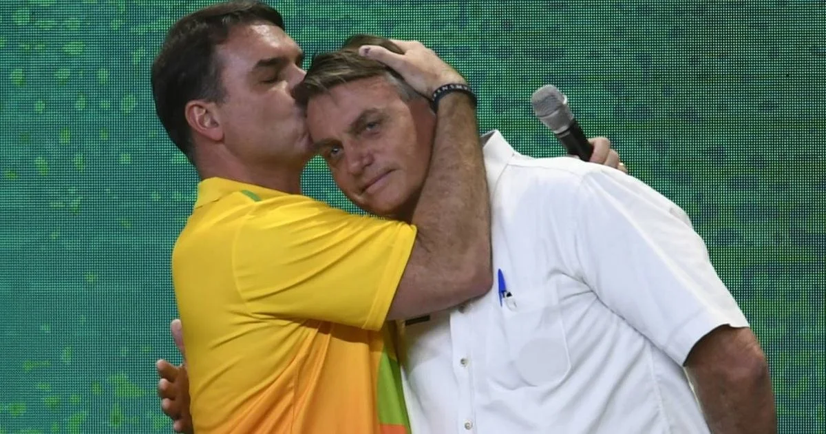 Flávio Bolsonaro ganha força e alcança desempenho do pai nos maiores colégios eleitorais