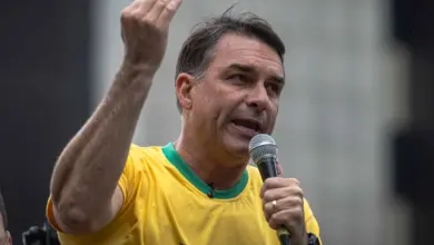 Flávio Bolsonaro lança estratégia para acompanhar urnas e anuncia recrutamento de fiscais