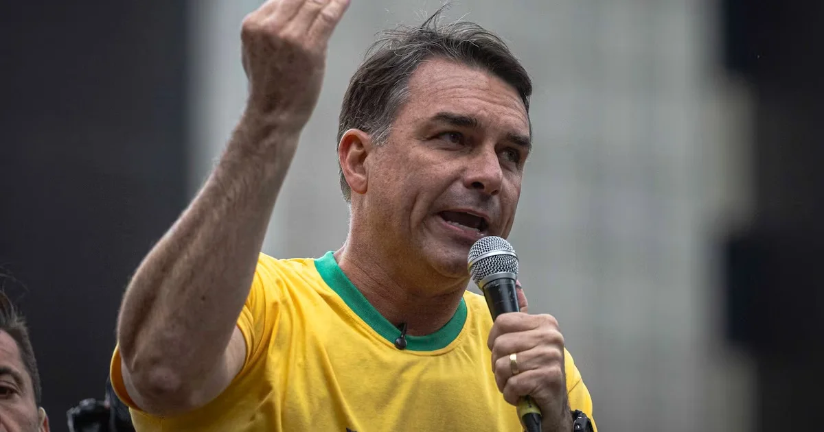Flávio Bolsonaro lança estratégia para acompanhar urnas e anuncia recrutamento de fiscais