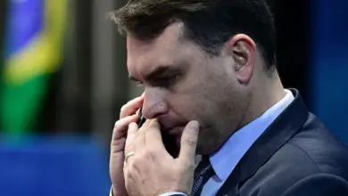 Flávio Bolsonaro reage após repercussão envolvendo GloboNews e Nossa Senhora Aparecida