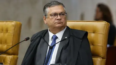 Flávio Dino derruba decisão de André Mendonça e libera publicação sobre Nossa Senhora Aparecida