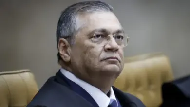 Flávio Dino envia caso sobre Nossa Senhora ao plenário do STF e critica André Mendonça