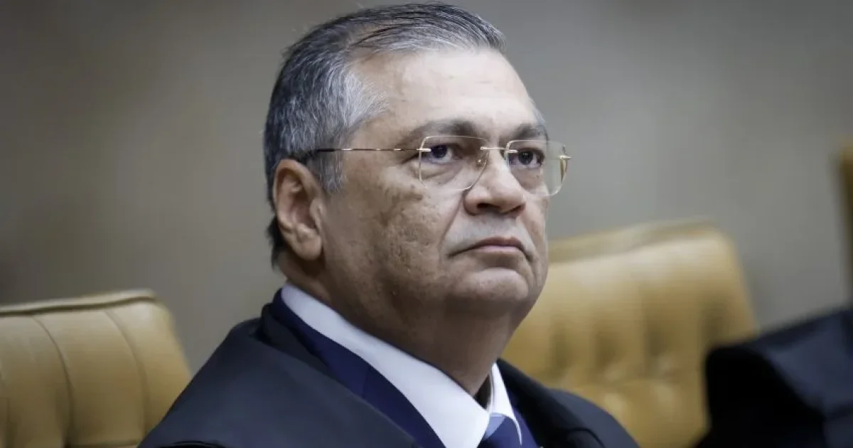 Flávio Dino envia caso sobre Nossa Senhora ao plenário do STF e critica André Mendonça