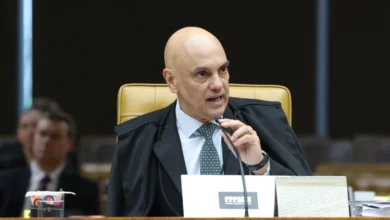 Folha e Estadão pedem saída de Moraes, enquanto O Globo cobra reação imediata do STF e do Senado