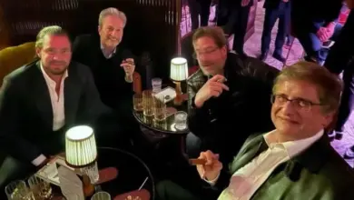Foto registra Gonet e Vorcaro fumando charuto durante encontro em Londres