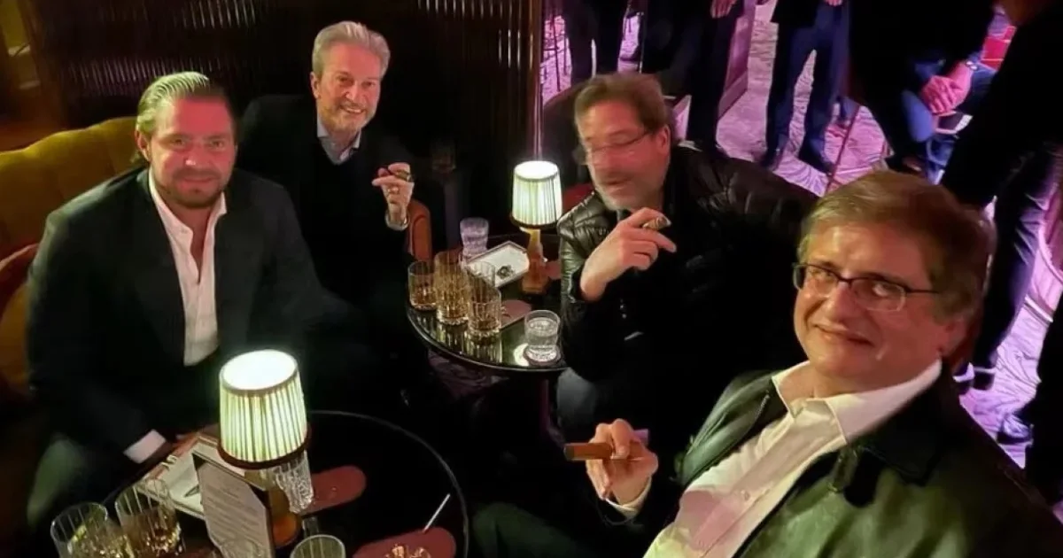 Foto registra Gonet e Vorcaro fumando charuto durante encontro em Londres