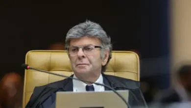 Fux toma atitude drástica e exige que o Senado explique entradas de Lulinha e da mulher de Moraes