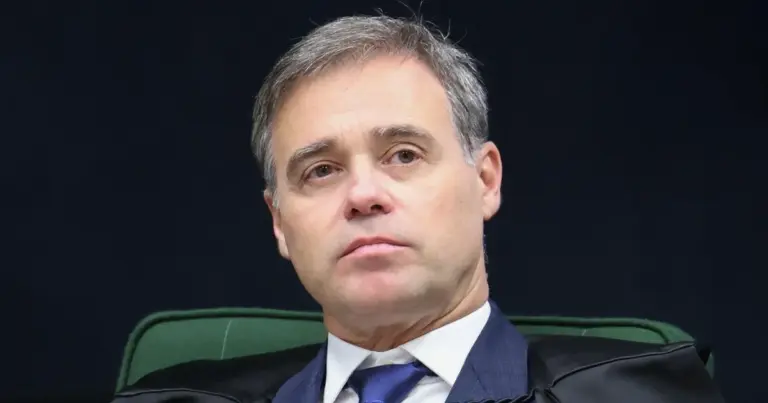 Gilmar Mendes e André Mendonça trocam críticas públicas em meio a divergências no STF