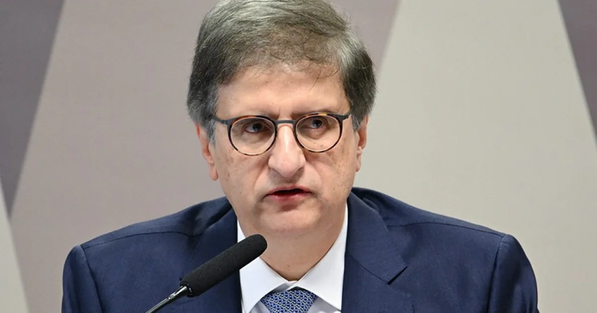 Gonet vira alvo de procedimento em conselho que ele mesmo preside; irmão de Dino é o vice-presidente