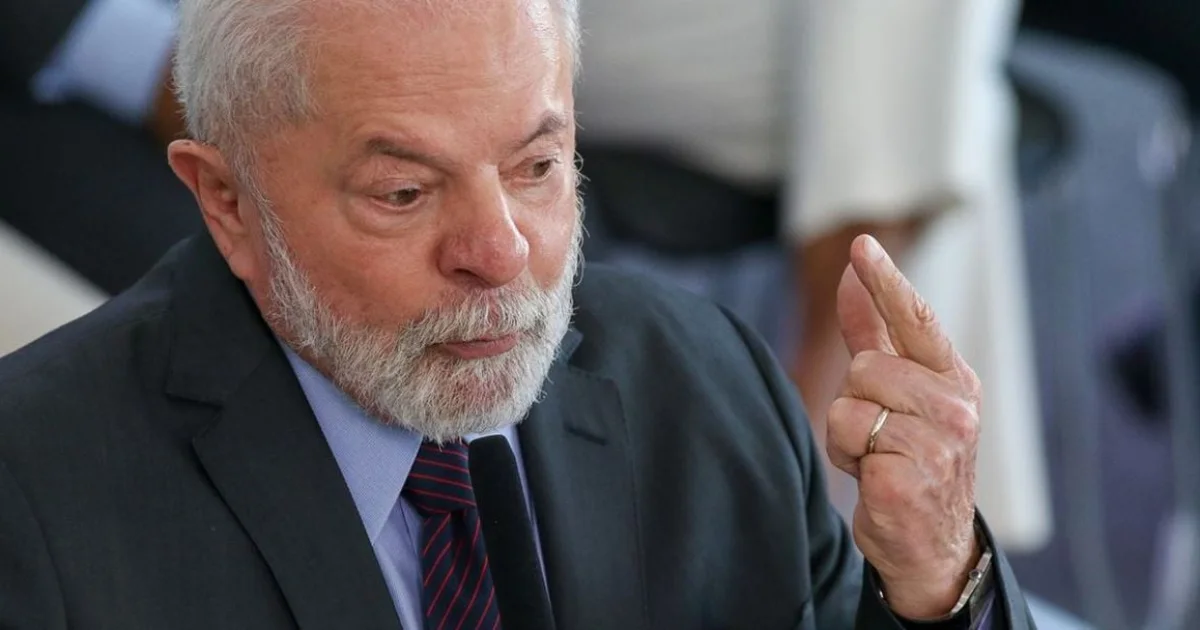 Lula critica clubes de futebol por oposição às bets e Janja gesticula para ele parar quando Flamengo é citado