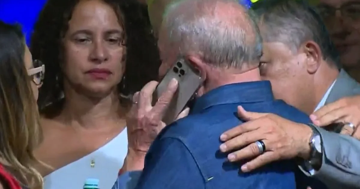 Lula toma atitude inesperada e liga ao vivo para ministro Flávio Dino
