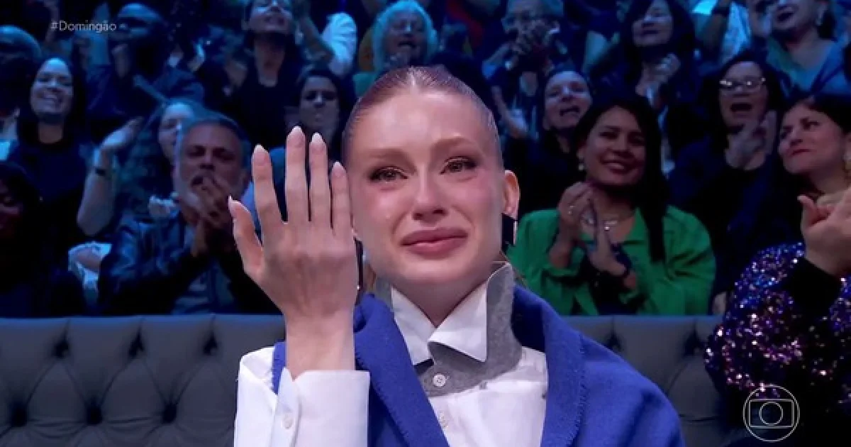 Marina Ruy Barbosa se emociona no Domingão com Huck após surpresa especial no palco