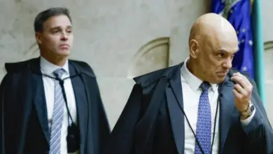 Mendonça acusa Moraes de mentir e aciona Fachin pedindo investigação urgente