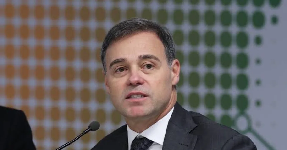 Mendonça fica isolado no STF em ofensiva contra Moraes, dizem bastidores