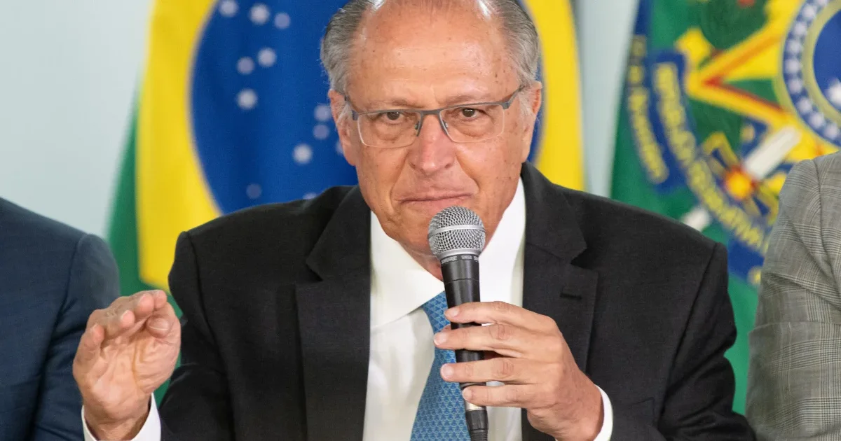 Mendonça inclui Alckmin em ação de Flávio Bolsonaro contra Durigan e Lula no TSE