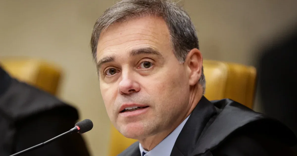 Mendonça toma nova decisão e impõe limite à Inteligência da PF