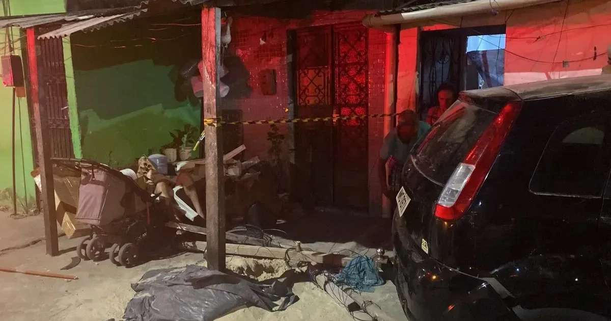 Menino brincava na calçada quando foi atingido por carro