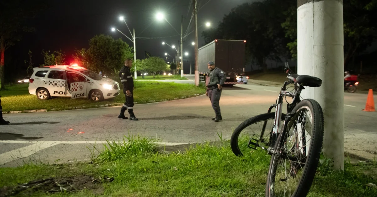Menino de 11 anos perde a vida ao voltar da escola, e caso intriga a polícia