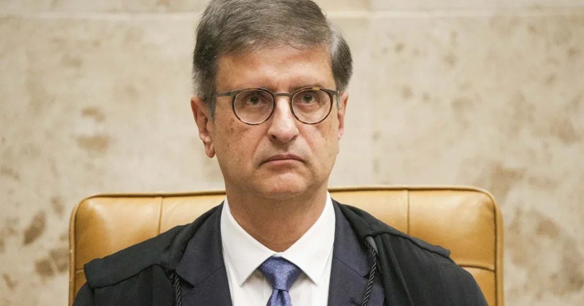Mensagens indicam viagem de filho de Paulo Gonet com Daniel Vorcaro a Londres, diz Metrópoles