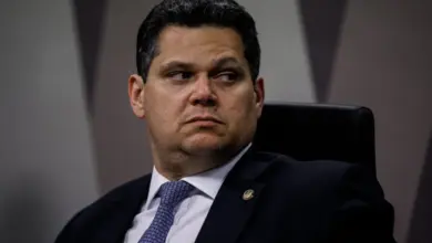 Mensagens reveladas pela PF colocam relação entre Alcolumbre e Vorcaro no centro das atenções