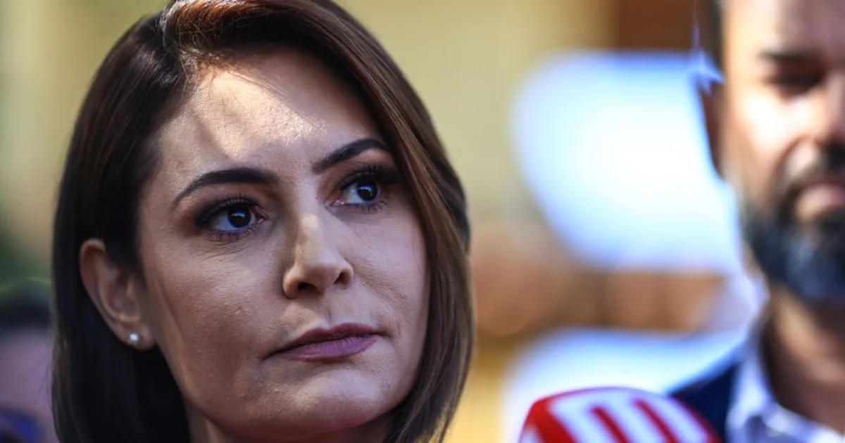 Michelle Bolsonaro é internada em Brasília com fortes dores