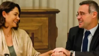 Michelle Bolsonaro manifesta apoio a André Mendonça em meio à crise no STF