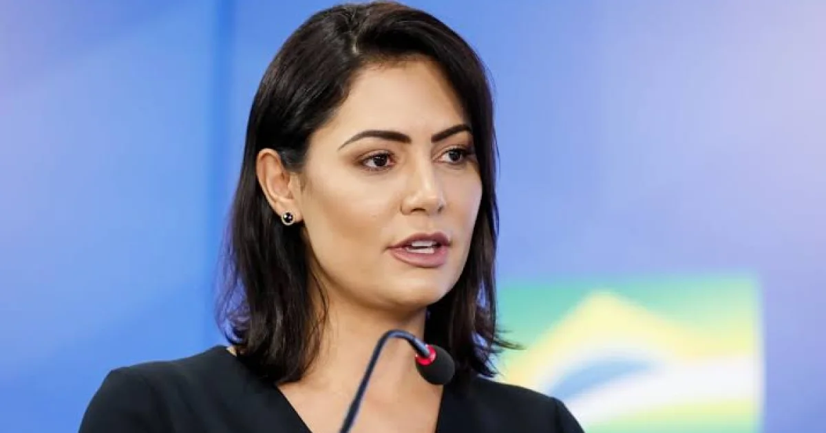 Michelle Bolsonaro toma posição em meio à crise envolvendo Mendonça