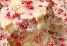 Morango Cravejado de Travessa: Sobremesa Cremosa, Fácil e Irresistível para Toda a Família