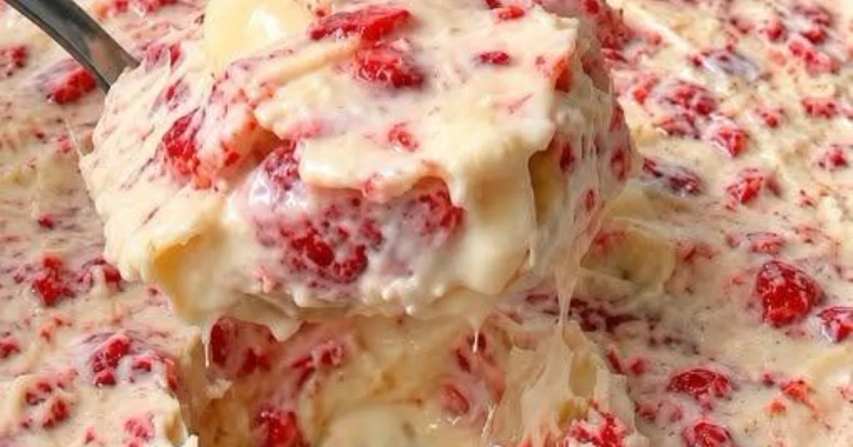 Morango Cravejado de Travessa: Sobremesa Cremosa, Fácil e Irresistível para Toda a Família
