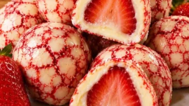 Morango Cravejado: o doce lindo, cremoso e crocante que virou sensação