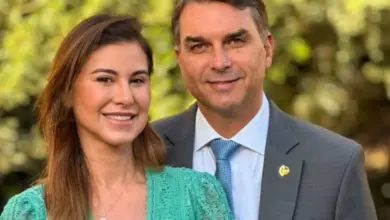 Mulher de Flávio entra em ação na reta final