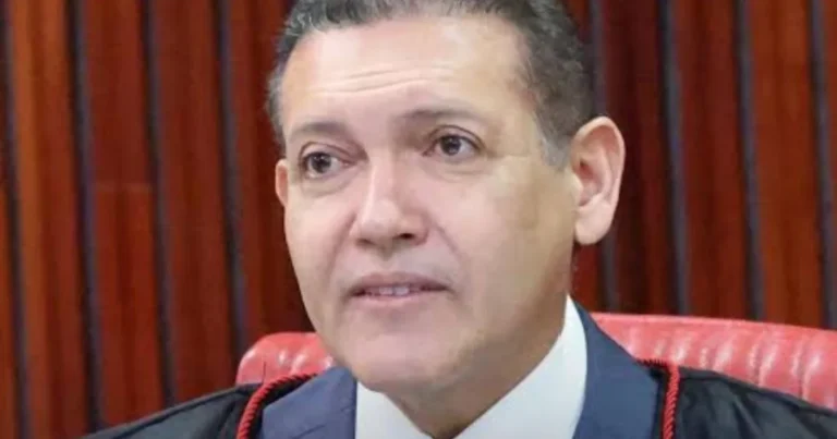 Nunes Marques é encurralado após acusações sobre envolvimento com Vorcaro e garotas de programa
