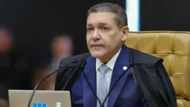 Nunes Marques manda Lula excluir nota do Planalto com críticas à família Bolsonaro