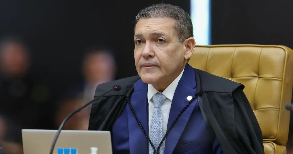 Nunes Marques manda Lula excluir nota do Planalto com críticas à família Bolsonaro