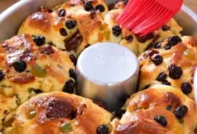 Pão de Natal fofinho com frutas cristalizadas e uvas-passas