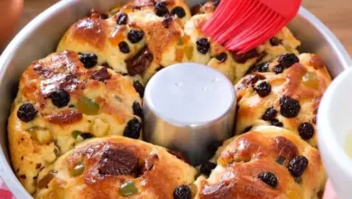 Pão de Natal fofinho com frutas cristalizadas e uvas-passas