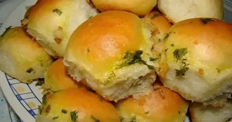 Pãozinho de Cebola de Liquidificador: fofinho, saboroso e fácil de fazer em casa